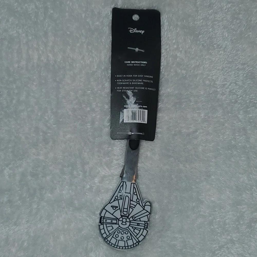DISNEY Star Wars Silicone Tongs Millenium Falcon